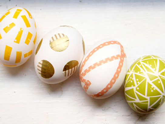 Dekorisanje uskrsnjih jaja. Još uvek samo ubacujete