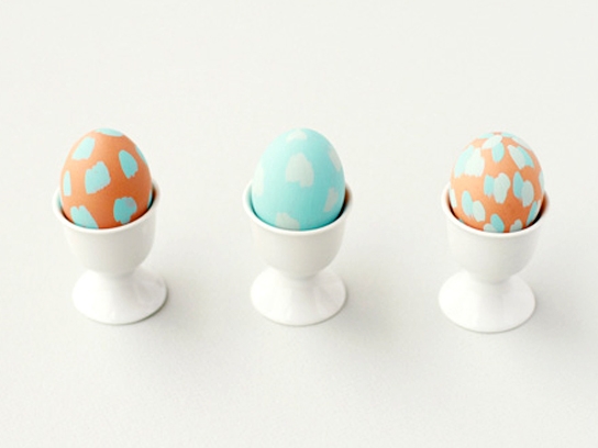 Dekorisanje uskrsnjih jaja. Još uvek samo ubacujete