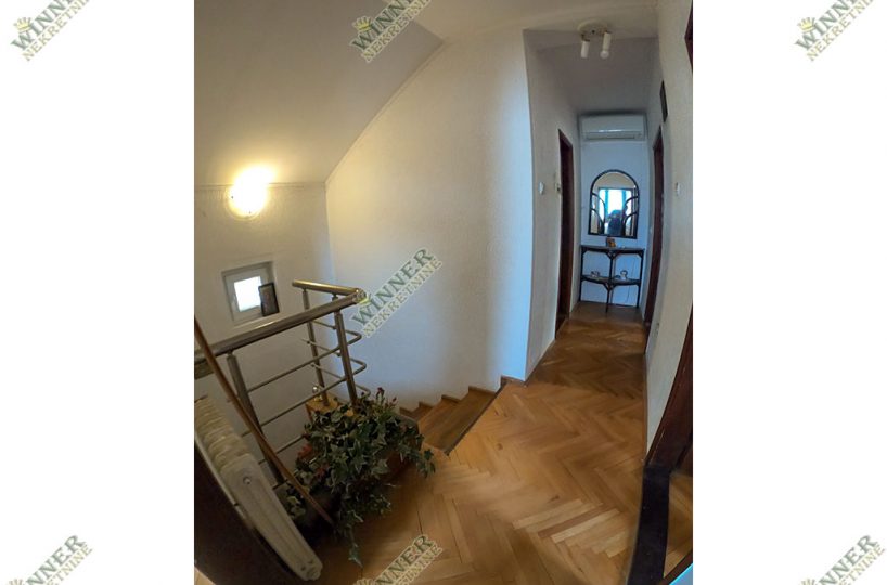 Prodaja Kuca Zemun uknjizeno Sava Kovacevic, spratna, dvoriste, agencija, winner nekretnine, etayno grejanje, plac, garaza, rostilj