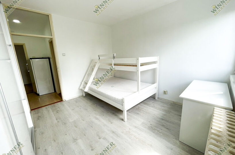 Polurenoviran dvoiposoban stan 61m², prodaja, Zemun, Sava Kovačević, winner nekretninem, agencija, promet, uknjižen, odmah useljiv, centralno grejanje