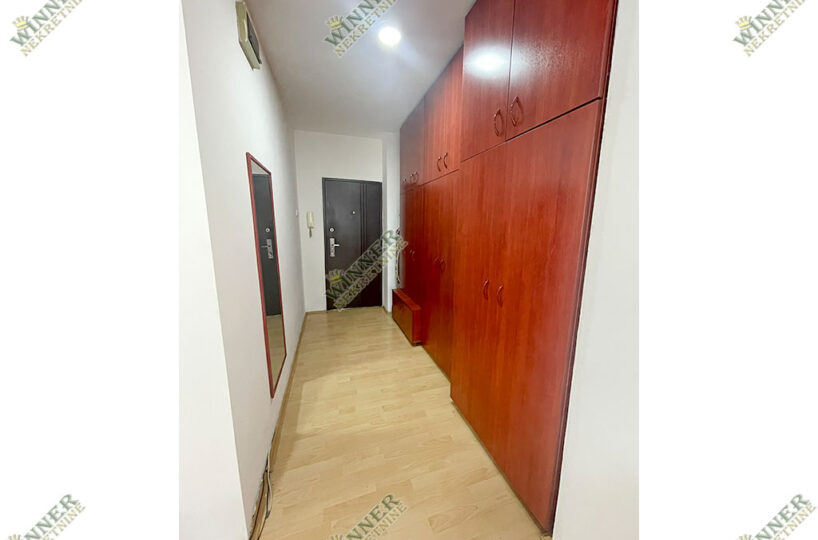 Polurenoviran dvoiposoban stan 61m², prodaja, Zemun, Sava Kovačević, winner nekretninem, agencija, promet, uknjižen, odmah useljiv, centralno grejanje