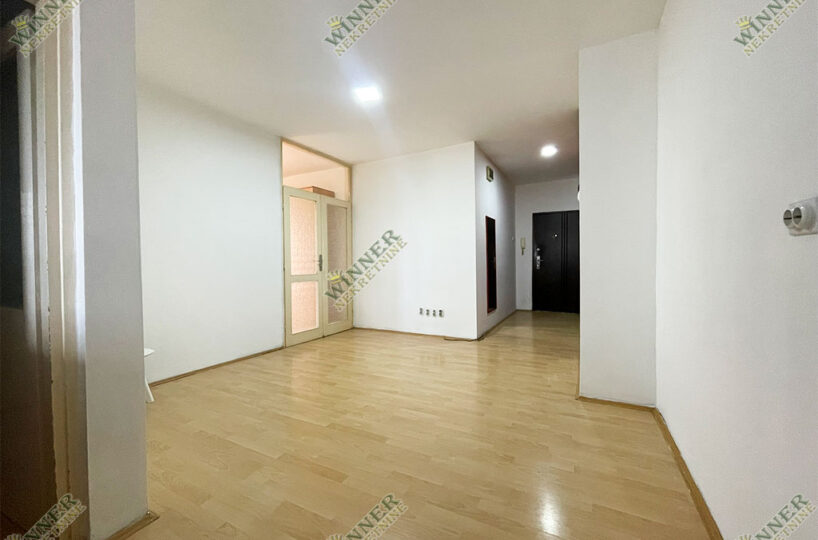Polurenoviran dvoiposoban stan 61m², prodaja, Zemun, Sava Kovačević, winner nekretninem, agencija, promet, uknjižen, odmah useljiv, centralno grejanje