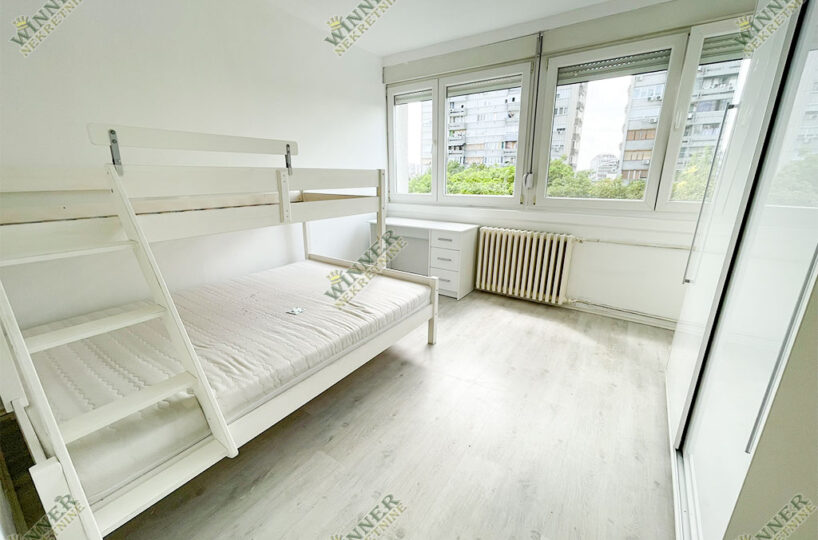 Polurenoviran dvoiposoban stan 61m², prodaja, Zemun, Sava Kovačević, winner nekretninem, agencija, promet, uknjižen, odmah useljiv, centralno grejanje