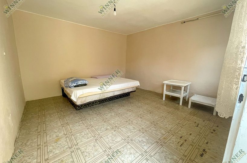 Kuća na prodaju – Batajnica centar, 55m², dvorište, mogućnost dogradnje, plac, agencija, winner nekretnine, stara gradnja, Zemun