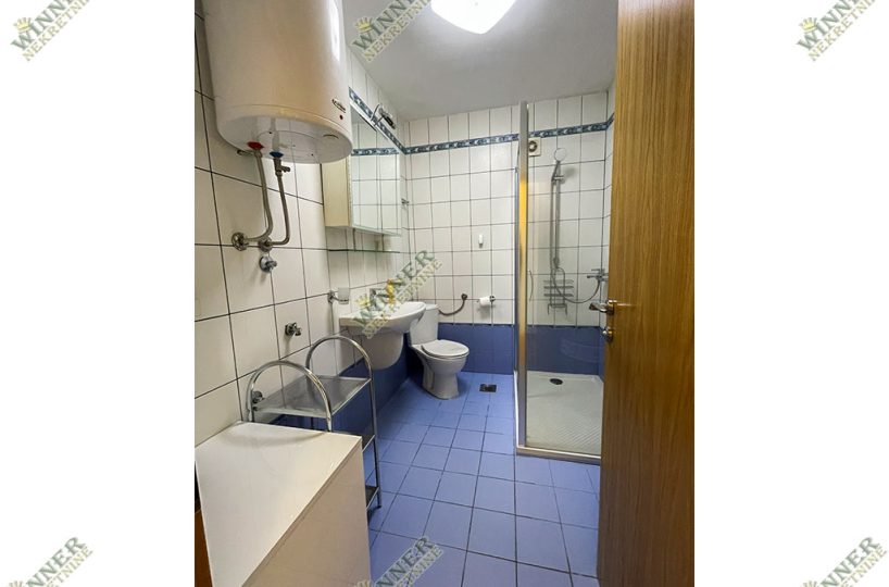 Prodaja stana Voždovac Dušanovac – 58m², jednoiposoban, terasa, pogled na Beograd, odmah useljiv, uknjizen, centralno grejanj