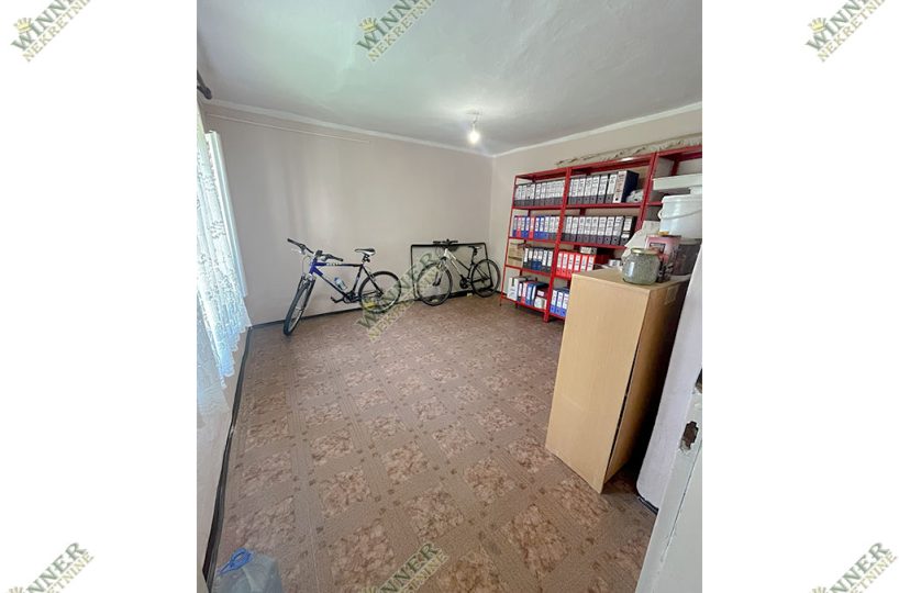 Kuća na prodaju – Batajnica centar, 55m², dvorište, mogućnost dogradnje, plac, agencija, winner nekretnine, stara gradnja, Zemun