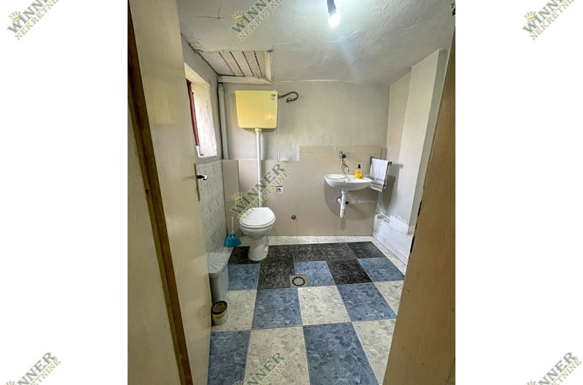 Kuća na prodaju – Batajnica centar, 55m², dvorište, mogućnost dogradnje, plac, agencija, winner nekretnine, stara gradnja, Zemun