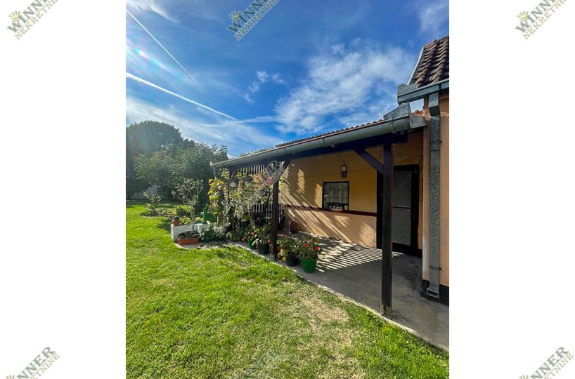 Kuća na prodaju – Batajnica centar, 55m², dvorište, mogućnost dogradnje, plac, agencija, winner nekretnine, stara gradnja, Zemun