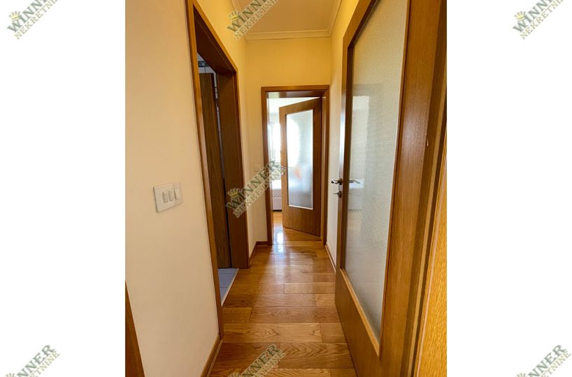 Prodaja stana Voždovac Dušanovac – 58m², jednoiposoban, terasa, pogled na Beograd, odmah useljiv, uknjizen, centralno grejanj
