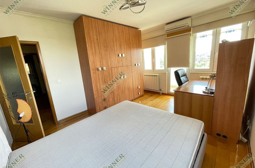 Prodaja stana Voždovac Dušanovac – 58m², jednoiposoban, terasa, pogled na Beograd, odmah useljiv, uknjizen, centralno grejanj