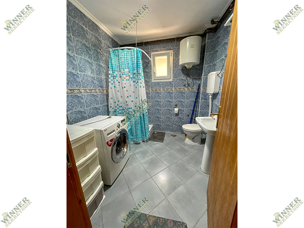 Izdaje se trosoban stan u kući – Zemun, Sava Kovačevića, Mozerova, agencija, winner nekretnine, ponuda