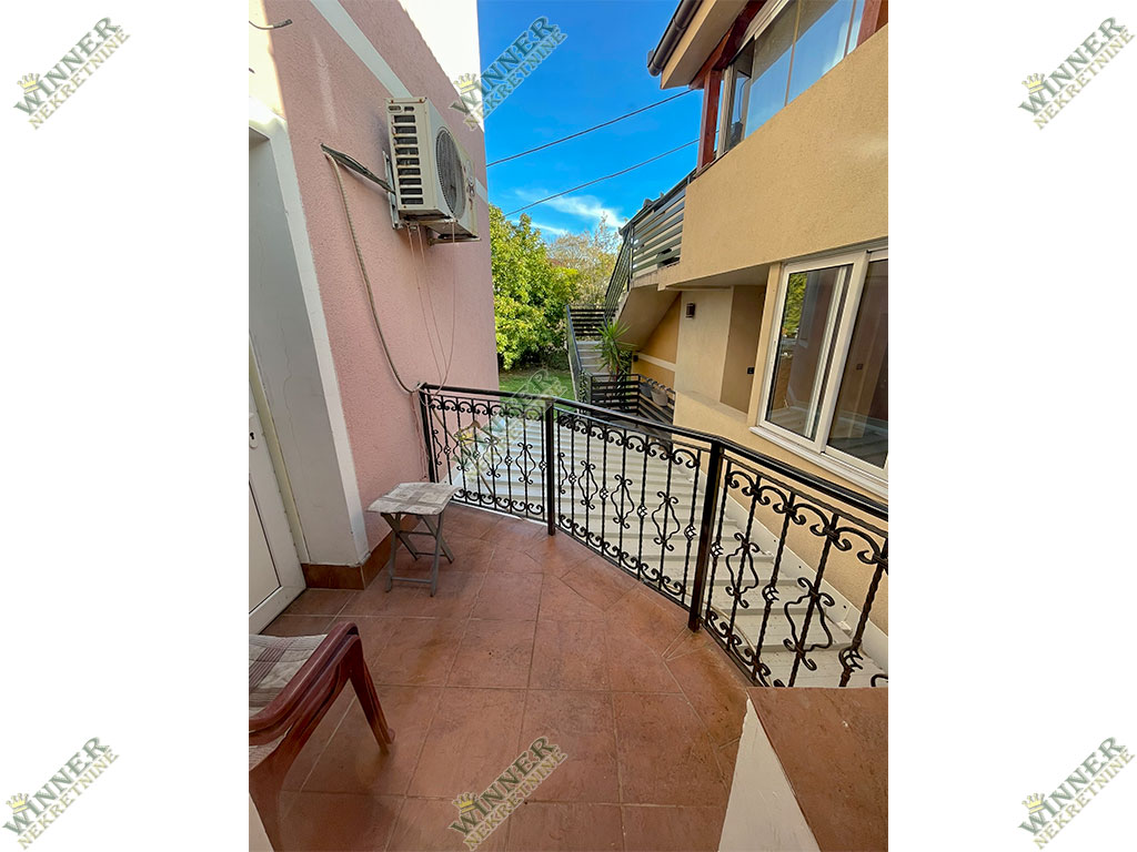 Izdaje se trosoban stan u kući – Zemun, Sava Kovačevića, Mozerova, agencija, winner nekretnine, ponuda