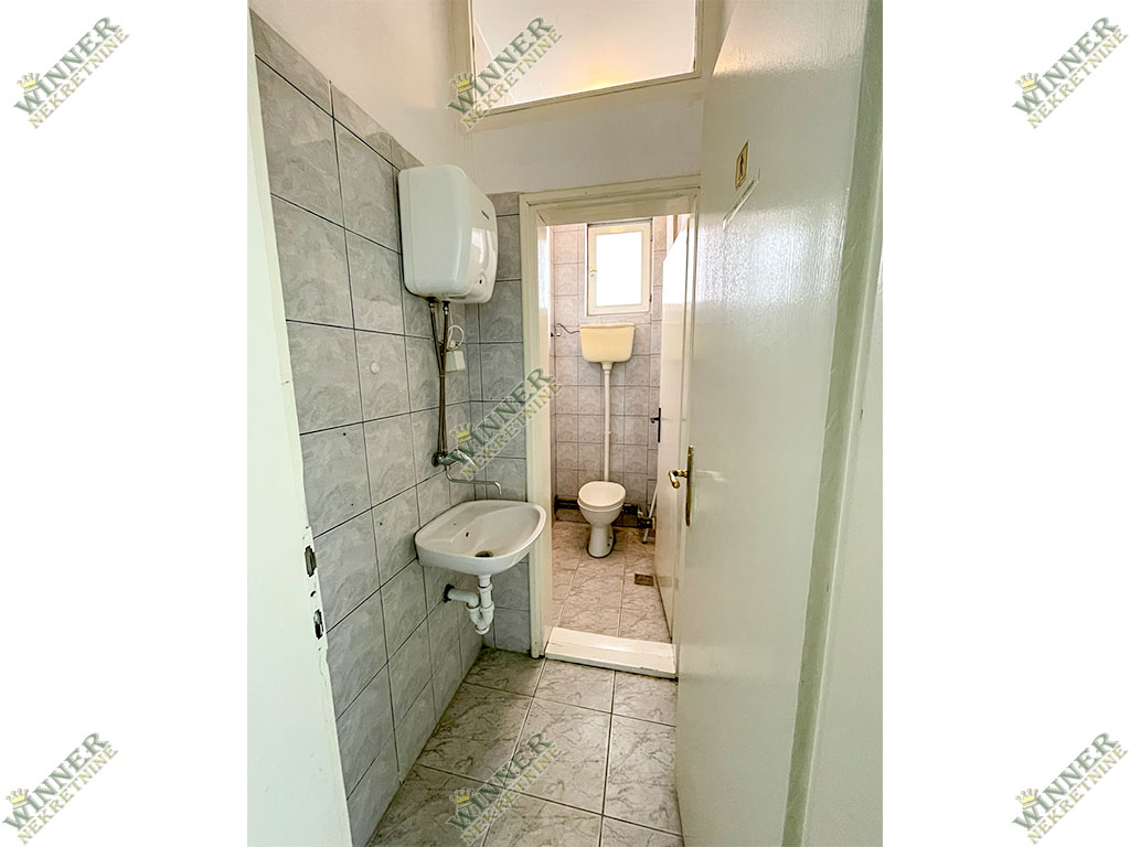 Izdaje se poslovni prostor Zemun, Sava Kovačevića, lokal, agencija, winner nekretnine, prazan