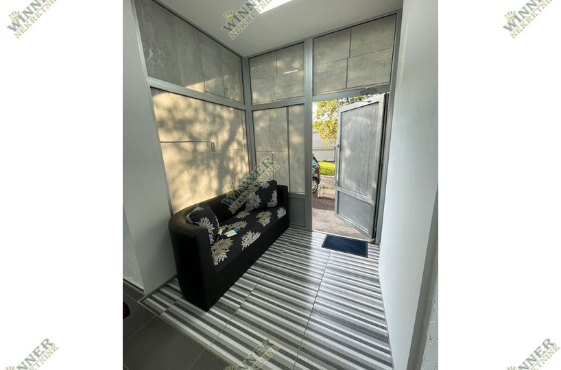 Renoviran Lokal na Prodaju u Zemunu, Prvomajska, Izlog, Parking, Uknjižen, Centralno grejanje, odmah useljiv, winner nekretnine, agencija, promet,