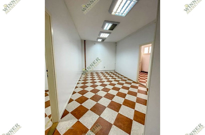 Izdaje se poslovni prostor Zemun, Sava Kovačevića, lokal, agencija, winner nekretnine, prazan