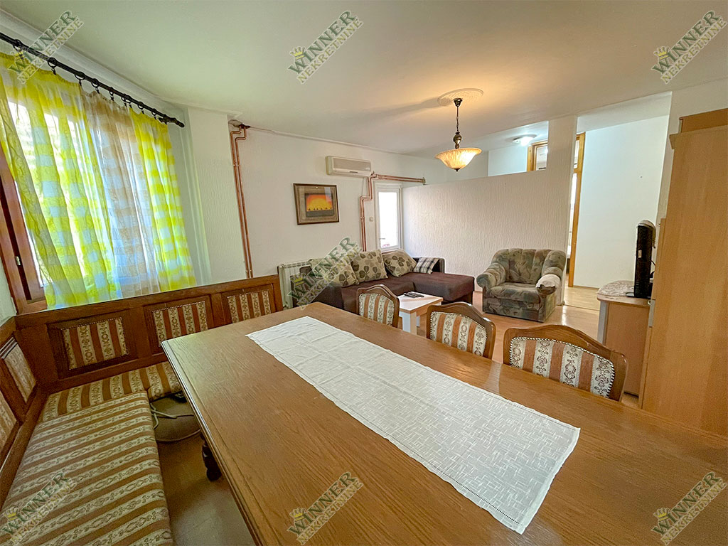 Izdaje se trosoban stan u kući – Zemun, Sava Kovačevića, Mozerova, agencija, winner nekretnine, ponuda