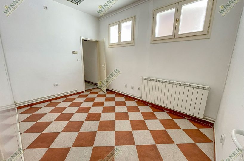 Izdaje se poslovni prostor Zemun, Sava Kovačevića, lokal, agencija, winner nekretnine, prazan