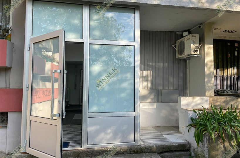 Renoviran Lokal na Prodaju u Zemunu, Prvomajska, Izlog, Parking, Uknjižen, Centralno grejanje, odmah useljiv, winner nekretnine, agencija, promet,