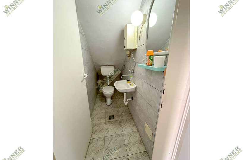 Izdaje se poslovni prostor Zemun, Sava Kovačevića, lokal, agencija, winner nekretnine, prazan