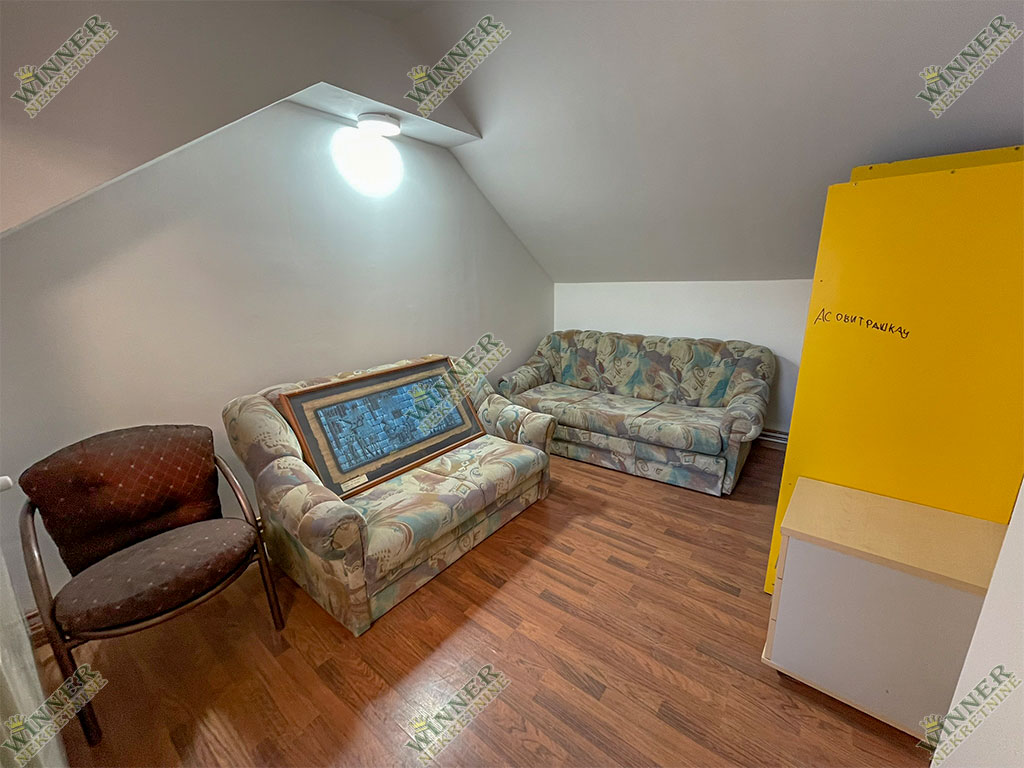 Izdaje se trosoban stan u kući – Zemun, Sava Kovačevića, Mozerova, agencija, winner nekretnine, ponuda