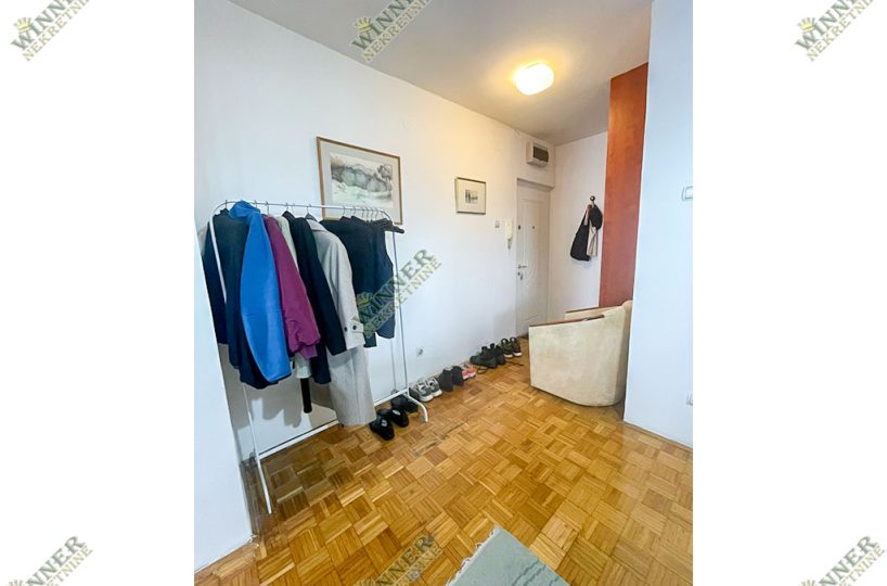 Izdavanje Stan Zemun Prvomajska, stara gradnja, uknjizeno, useljivo, agencija, winner nekretnine, namesten