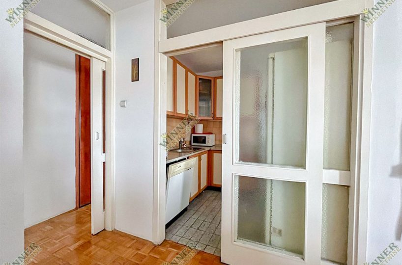 Izdavanje Stan Zemun Prvomajska, stara gradnja, uknjizeno, useljivo, agencija, winner nekretnine, namesten