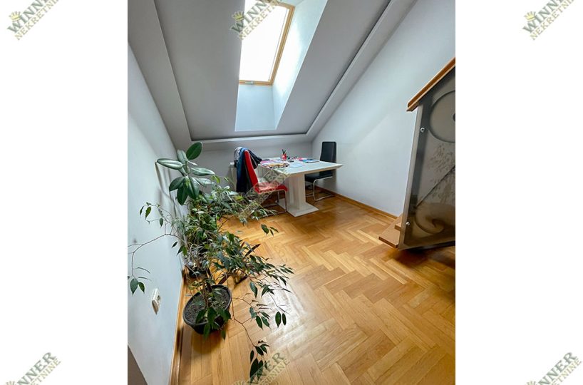 Prodaja Stan Zeleznicka duplex, Zemun, naselje Save Kovacevic, novogradnja, agencija winner nekretnine, parking, ostava, kancelarija, uknjizeno, odmah useljiv, porodican stan, namesten, sa stvarima.