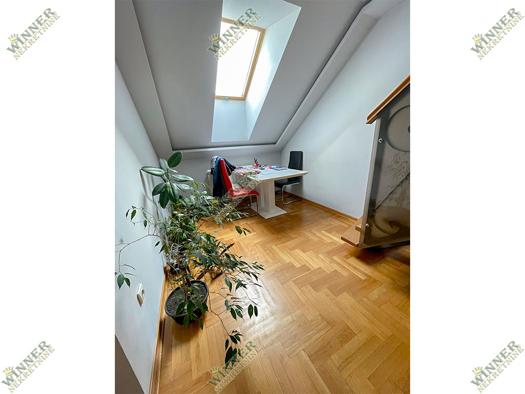 Prodaja Stan Zeleznicka duplex, Zemun, naselje Save Kovacevic, novogradnja, agencija winner nekretnine, parking, ostava, kancelarija, uknjizeno, odmah useljiv, porodican stan, namesten, sa stvarima.