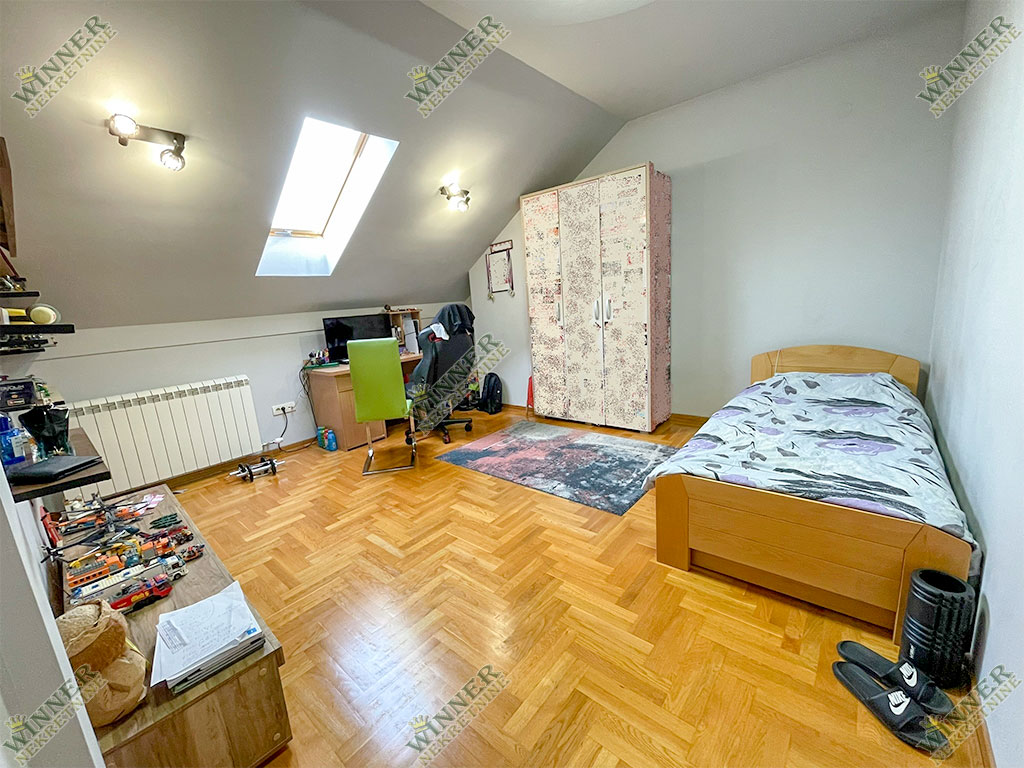 Prodaja Stan Zeleznicka duplex, Zemun, naselje Save Kovacevic, novogradnja, agencija winner nekretnine, parking, ostava, kancelarija, uknjizeno, odmah useljiv, porodican stan, namesten, sa stvarima.