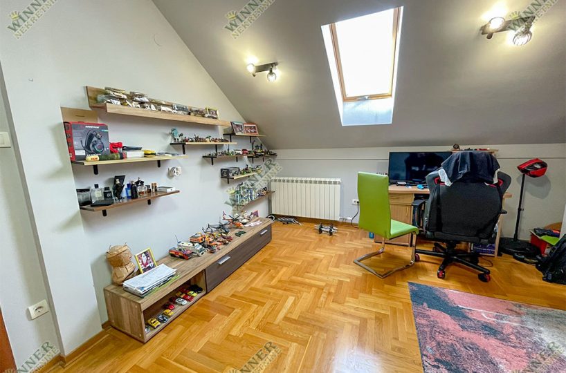 Prodaja Stan Zeleznicka duplex, Zemun, naselje Save Kovacevic, novogradnja, agencija winner nekretnine, parking, ostava, kancelarija, uknjizeno, odmah useljiv, porodican stan, namesten, sa stvarima.