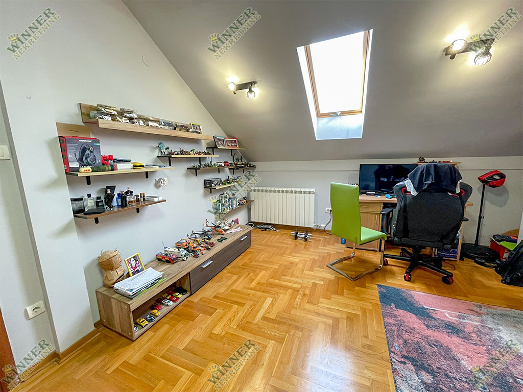 Prodaja Stan Zeleznicka duplex, Zemun, naselje Save Kovacevic, novogradnja, agencija winner nekretnine, parking, ostava, kancelarija, uknjizeno, odmah useljiv, porodican stan, namesten, sa stvarima.