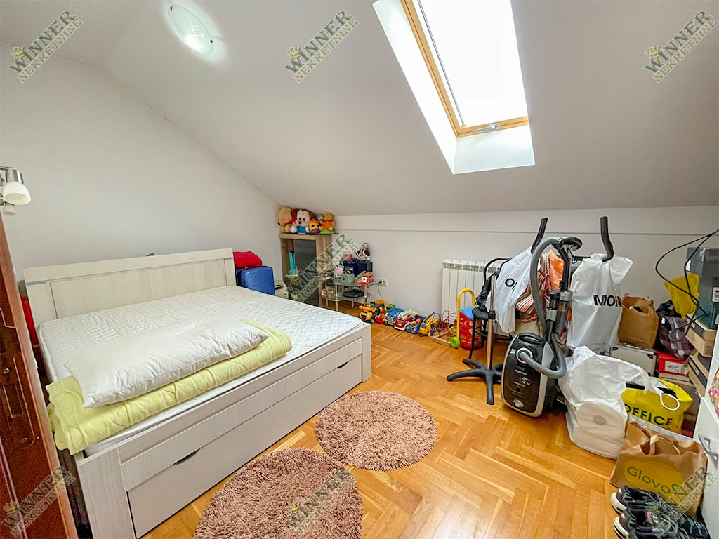 Prodaja Stan Zeleznicka duplex, Zemun, naselje Save Kovacevic, novogradnja, agencija winner nekretnine, parking, ostava, kancelarija, uknjizeno, odmah useljiv, porodican stan, namesten, sa stvarima.