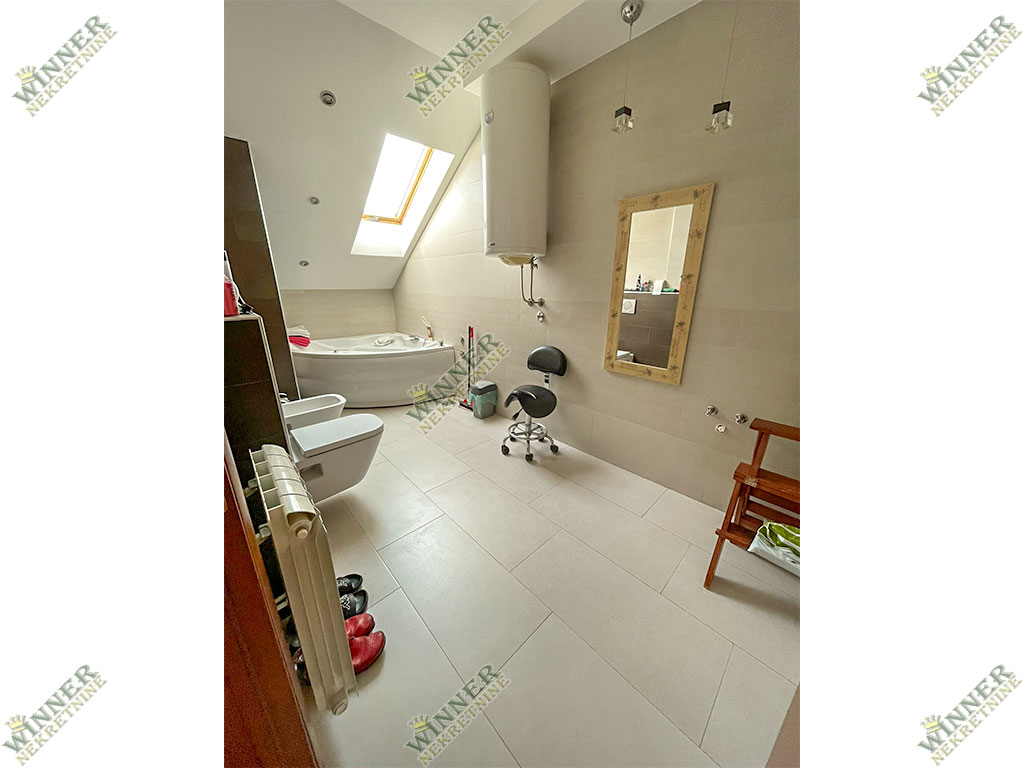 Prodaja Stan Zeleznicka duplex, Zemun, naselje Save Kovacevic, novogradnja, agencija winner nekretnine, parking, ostava, kancelarija, uknjizeno, odmah useljiv, porodican stan, namesten, sa stvarima.