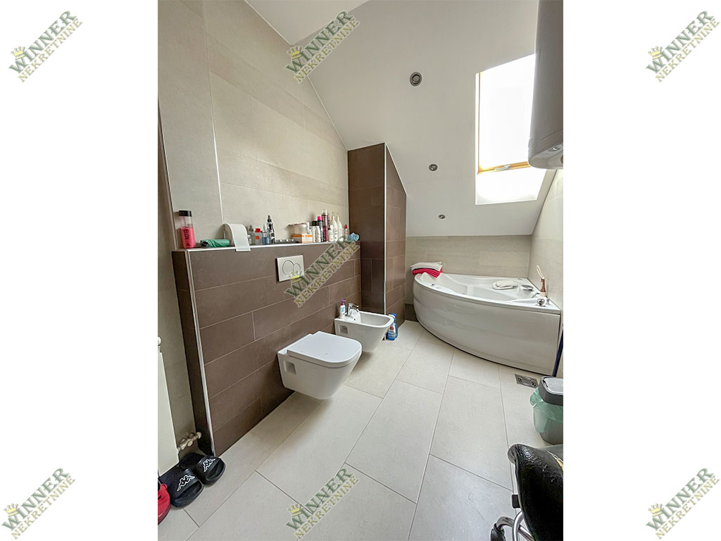 Prodaja Stan Zeleznicka duplex, Zemun, naselje Save Kovacevic, novogradnja, agencija winner nekretnine, parking, ostava, kancelarija, uknjizeno, odmah useljiv, porodican stan, namesten, sa stvarima.