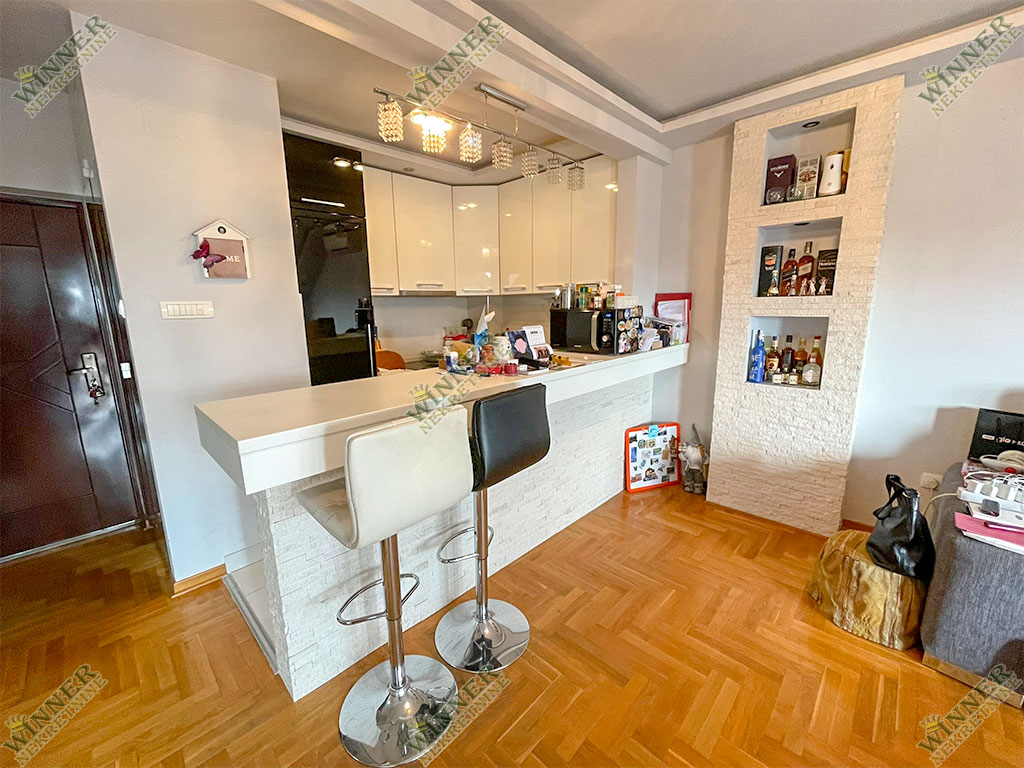 Prodaja Stan Zeleznicka duplex, Zemun, naselje Save Kovacevic, novogradnja, agencija winner nekretnine, parking, ostava, kancelarija, uknjizeno, odmah useljiv, porodican stan, namesten, sa stvarima.