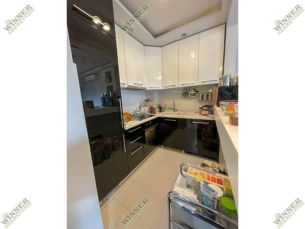 Prodaja Stan Zeleznicka duplex, Zemun, naselje Save Kovacevic, novogradnja, agencija winner nekretnine, parking, ostava, kancelarija, uknjizeno, odmah useljiv, porodican stan, namesten, sa stvarima.