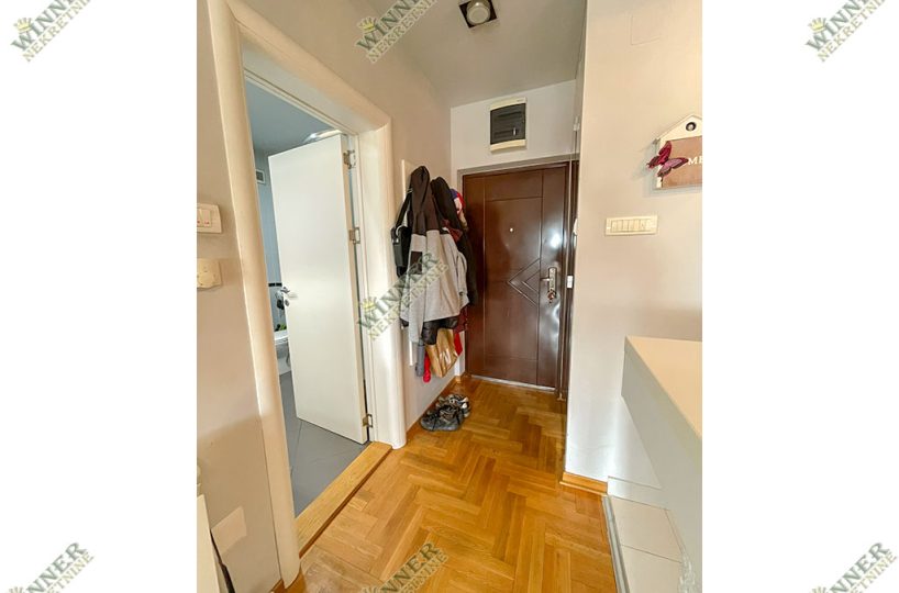 Prodaja Stan Zeleznicka duplex, Zemun, naselje Save Kovacevic, novogradnja, agencija winner nekretnine, parking, ostava, kancelarija, uknjizeno, odmah useljiv, porodican stan, namesten, sa stvarima.