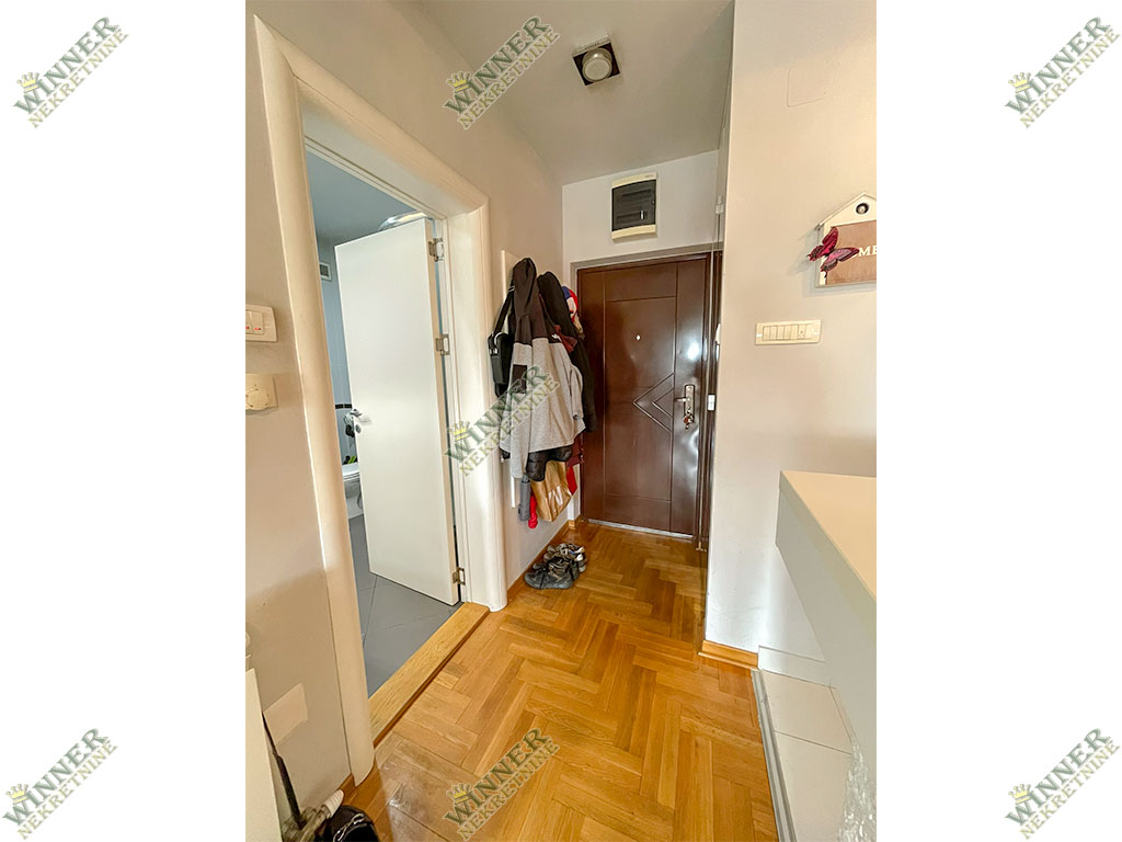 Prodaja Stan Zeleznicka duplex, Zemun, naselje Save Kovacevic, novogradnja, agencija winner nekretnine, parking, ostava, kancelarija, uknjizeno, odmah useljiv, porodican stan, namesten, sa stvarima.