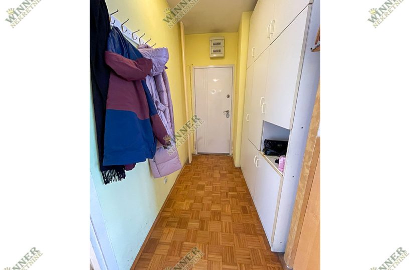 Prodaja Stan Zemun Backa Meandri, Sava Kovacevic, uknjiyeno, trosoban, renoviran, agencija winner nekretnine, centraln