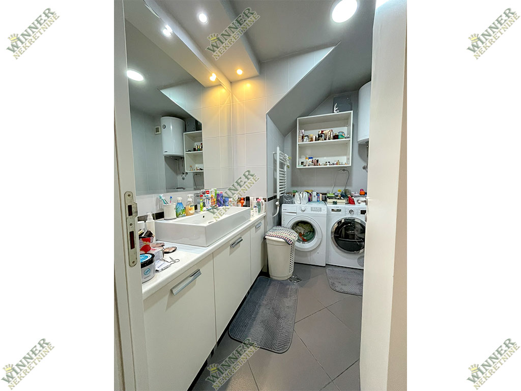 Prodaja Stan Zeleznicka duplex, Zemun, naselje Save Kovacevic, novogradnja, agencija winner nekretnine, parking, ostava, kancelarija, uknjizeno, odmah useljiv, porodican stan, namesten, sa stvarima.