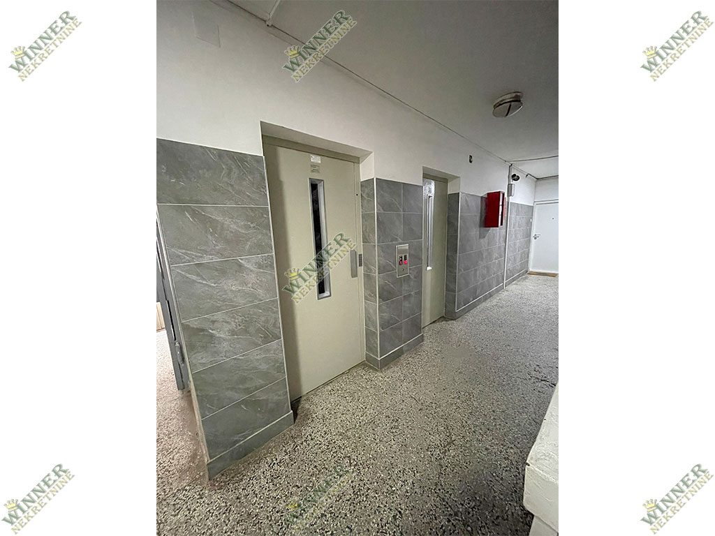 renovirani lifotvi, Prodaja stana Zemun – Sava Kovačević, Terasa, renoviran, winner nekretnine, agencija, CG, uknjižen