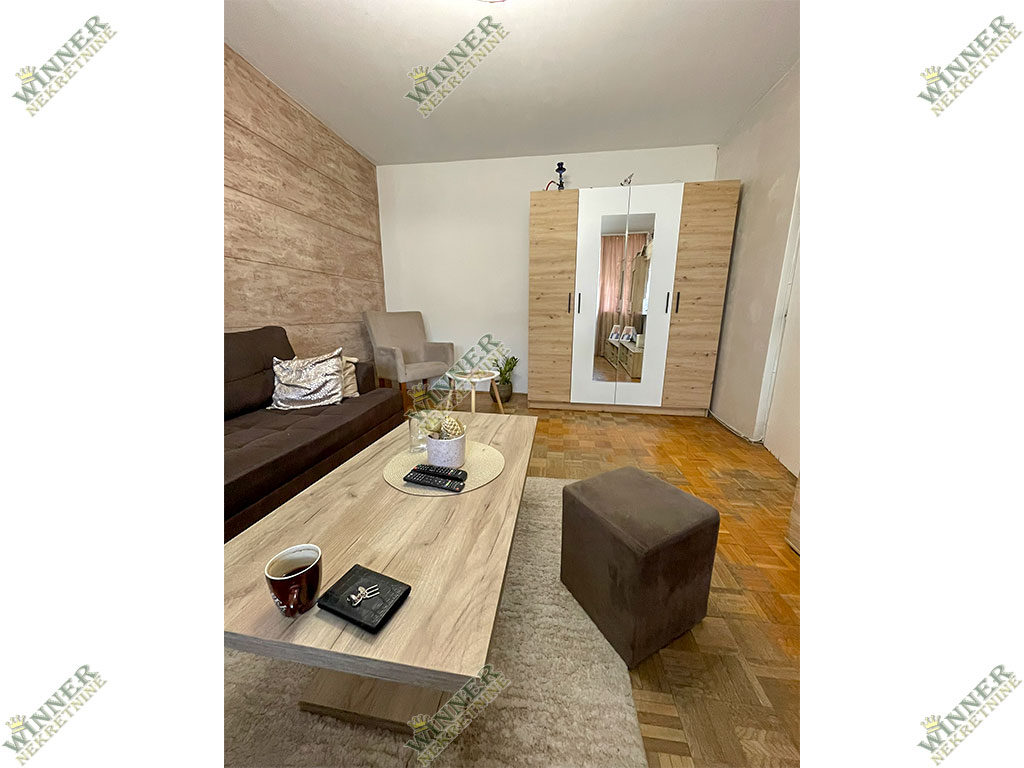 Dnevna soba iz drugogo ugla Prodaja stana Zemun – Sava Kovačević, Terasa, renoviran, winner nekretnine, agencija, CG, uknjižen