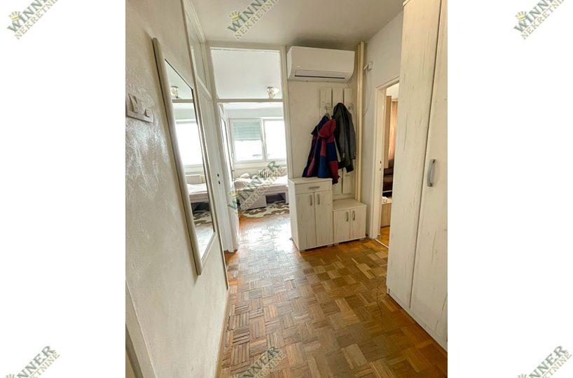 Predsolje Hodnik Prodaja stana Zemun – Sava Kovačević, Terasa, renoviran, winner nekretnine, agencija, CG, uknjižen