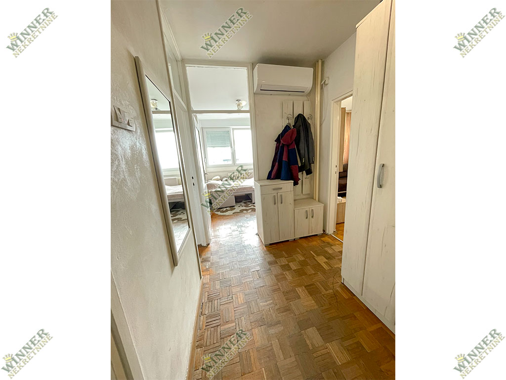 Predsolje Hodnik Prodaja stana Zemun – Sava Kovačević, Terasa, renoviran, winner nekretnine, agencija, CG, uknjižen