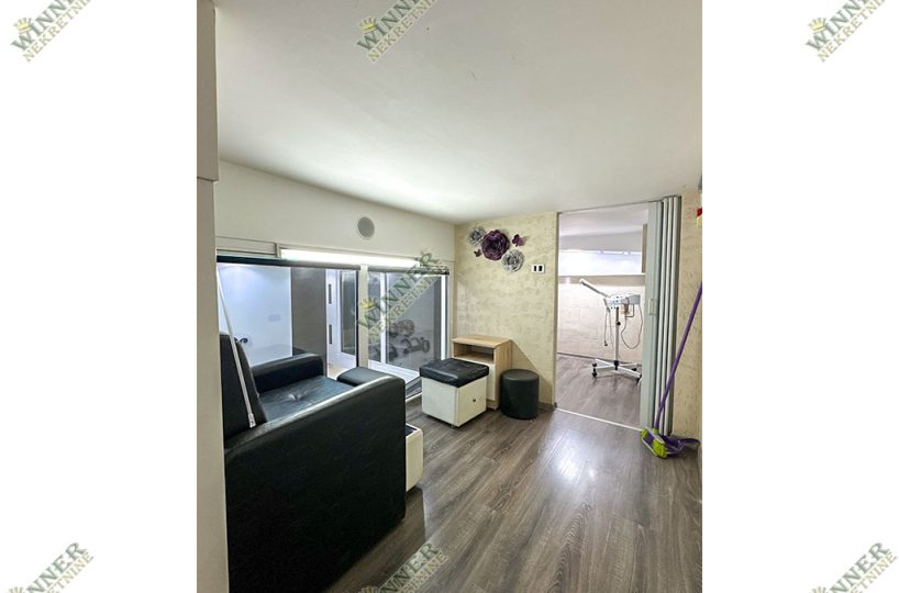Gornji nivo galerije za izdavanje, duplex lokal Zemun